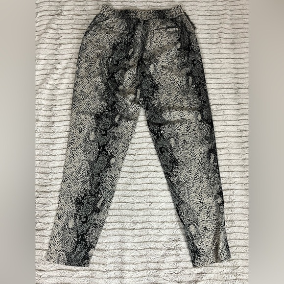 𝅺W118 by Walter Baker Drawstring Python Design Relax Fit Straight leg Pant Sz S - Picture 9 of 12